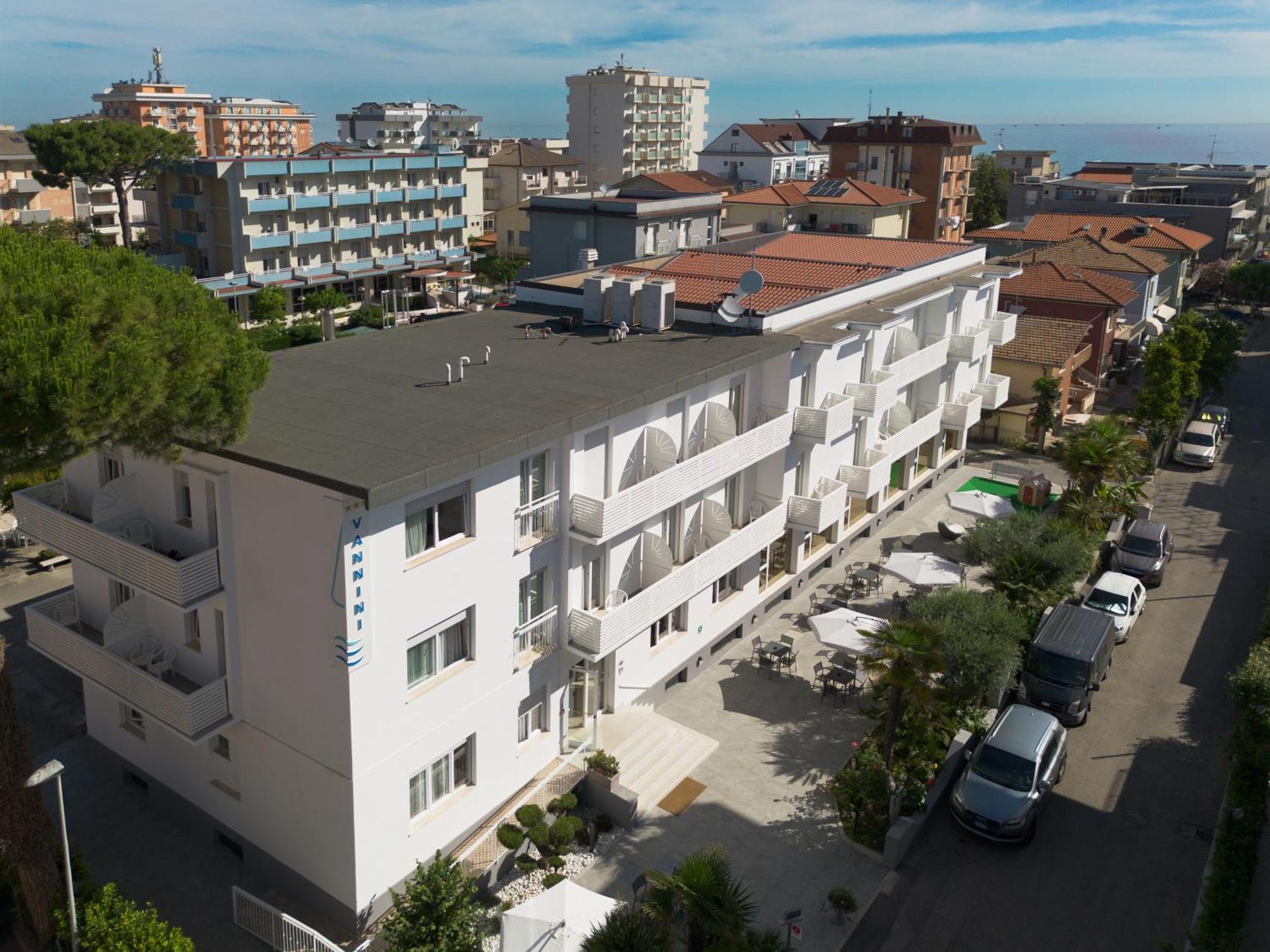 רימיני Hotel Vannini מראה חיצוני תמונה