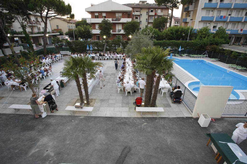רימיני Hotel Vannini מראה חיצוני תמונה
