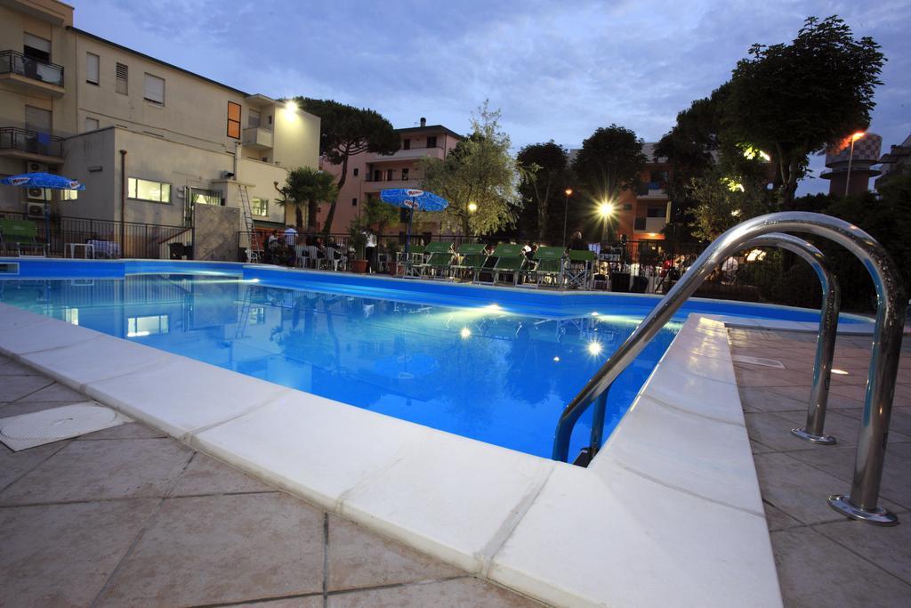 רימיני Hotel Vannini מראה חיצוני תמונה