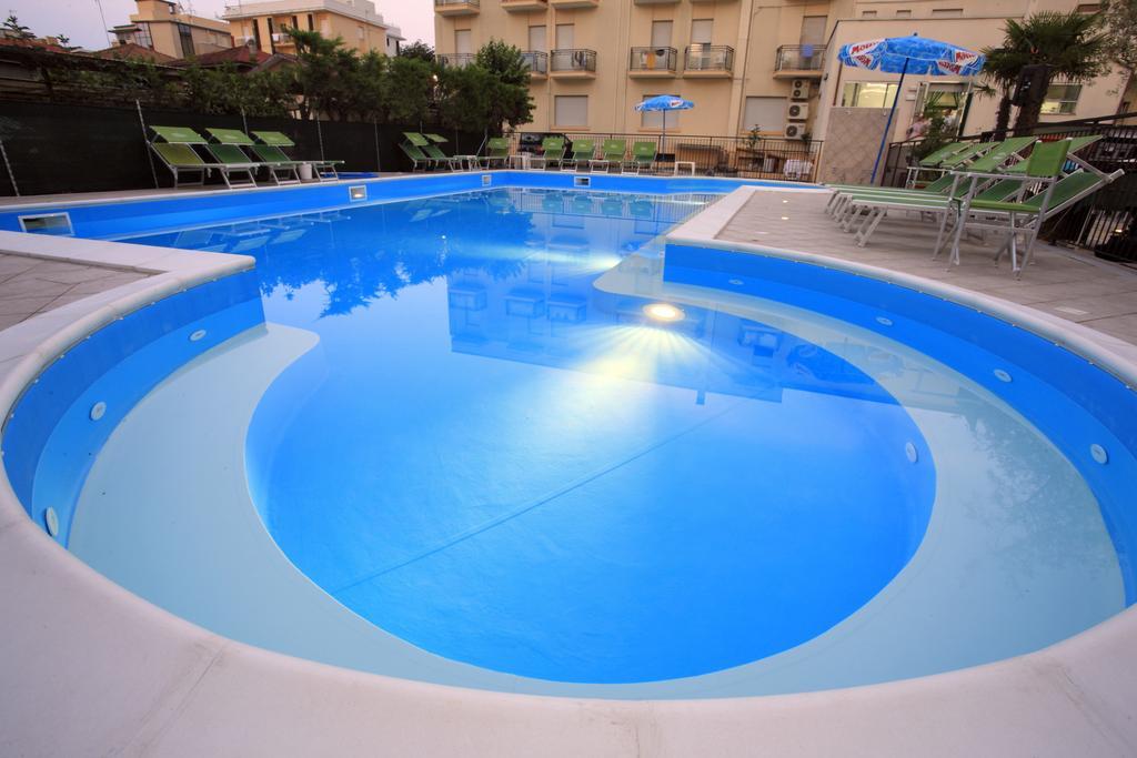רימיני Hotel Vannini מראה חיצוני תמונה