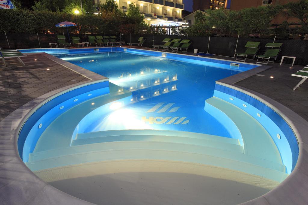 רימיני Hotel Vannini מראה חיצוני תמונה