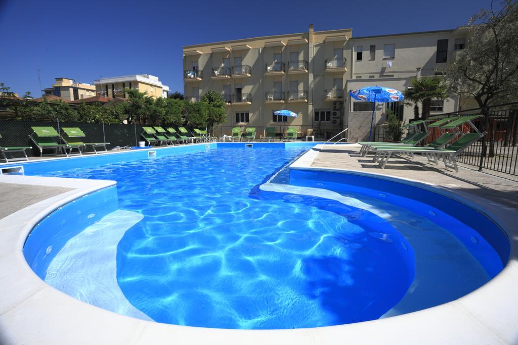 רימיני Hotel Vannini מראה חיצוני תמונה