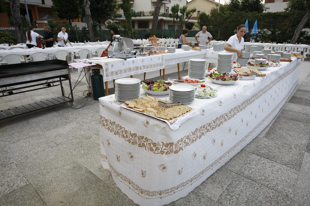 רימיני Hotel Vannini מראה חיצוני תמונה