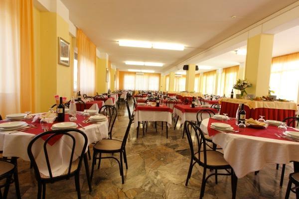 רימיני Hotel Vannini מראה חיצוני תמונה